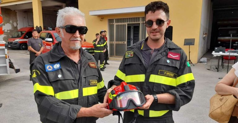 Il Caporeparto Dei Vigili Del Fuoco Carmelo Mangione Va In Pensione Ha