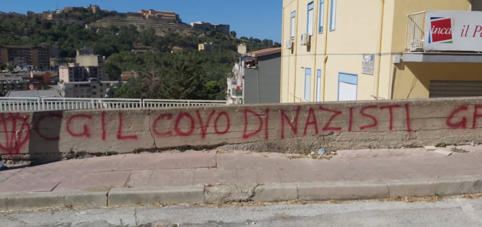 “Nazisti E Assassini, Avete Ucciso Con I Vax”: Scritta Con Insulti ...